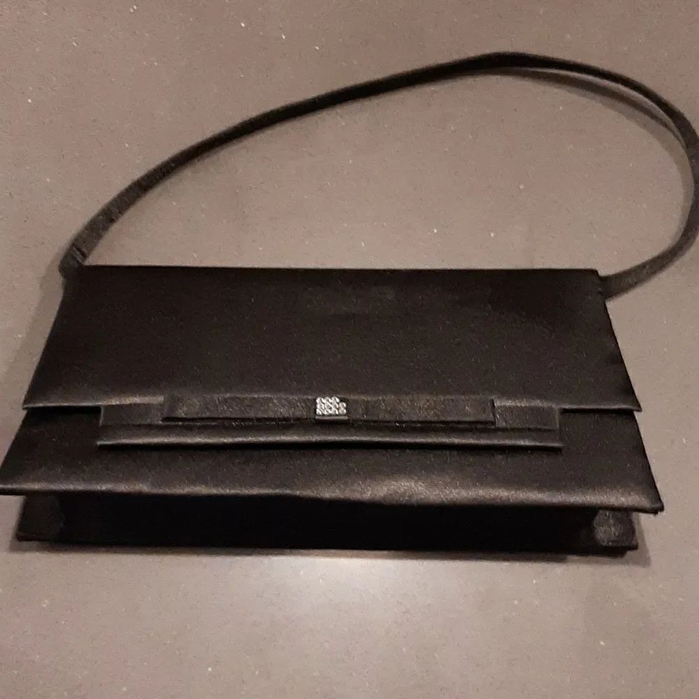 La Regale Black Wristlet Purse